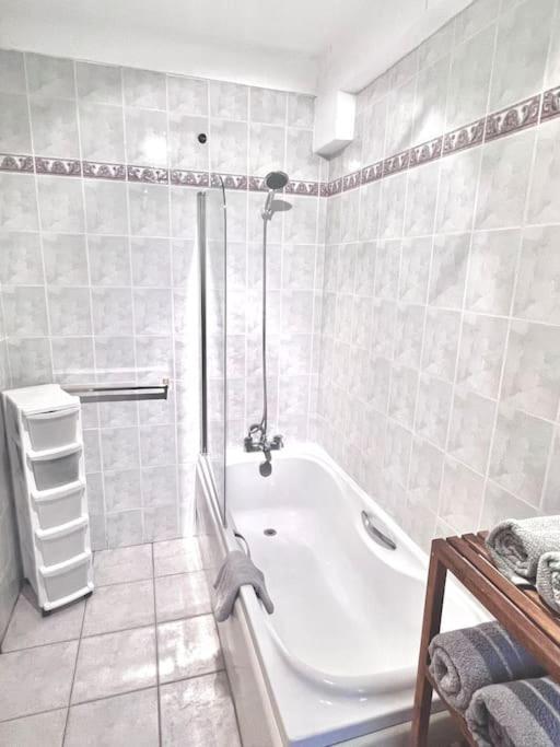 King-Sized Studio, 6Th Floor + Lift, Regent'S Park Londra Exterior foto